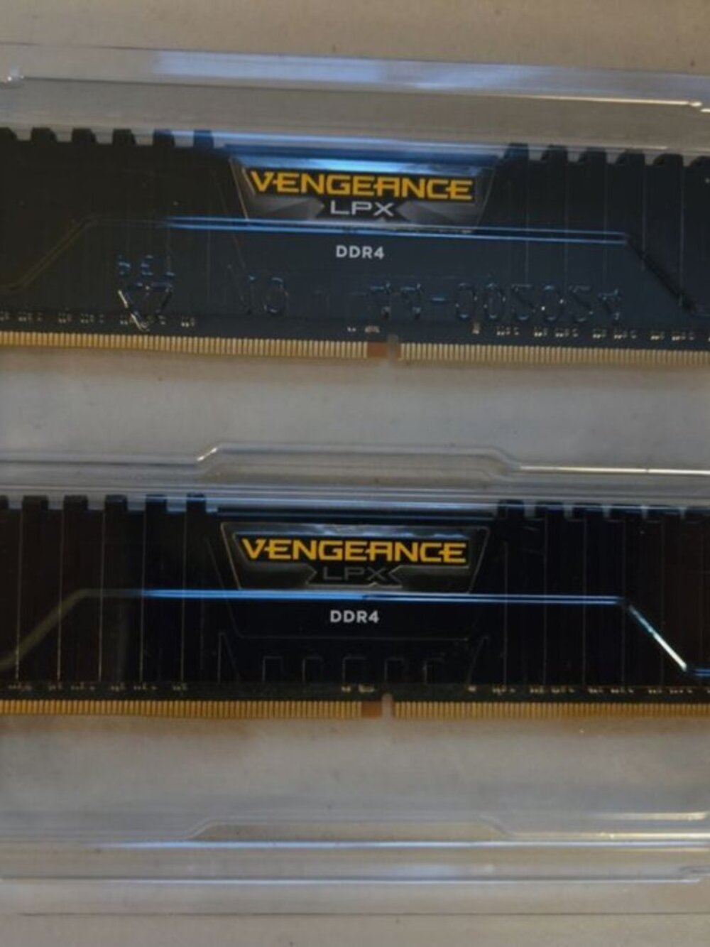 Corsair Vengeance LPX DDR4, 2933Mhz 16GB (2x8GB) Ryzen Memory Kit 16-18-18-36